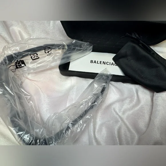 Balenciaga Authentic Oversized Black Shield Sunglasses BB-0024-S 004 NWT - Picture 8 of 14